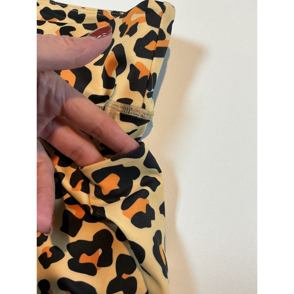 Feed Me Fight Me Leopard Print Capri Leggings Side Pockets Size M - Picture 4 of 7